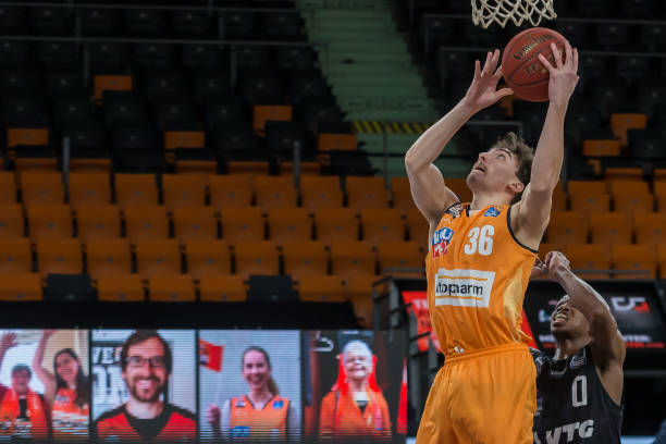 其历史背后 其历史背后