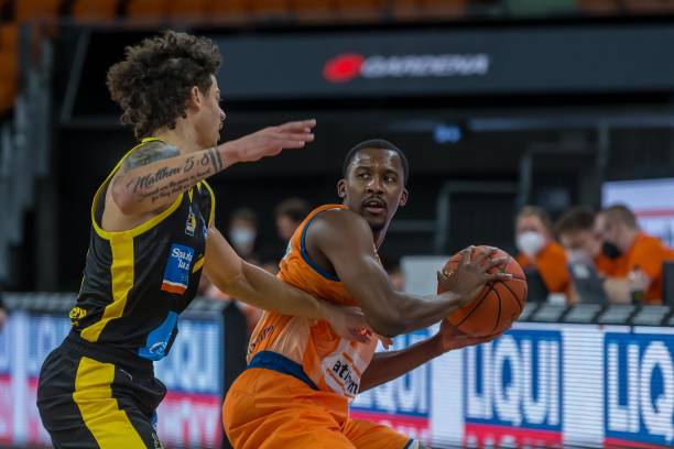 凯恩追平卢 凯恩追平卢