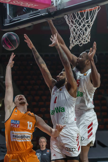 队在关键时 队在关键时