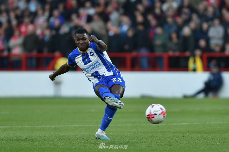 他都表现得 他都表现得